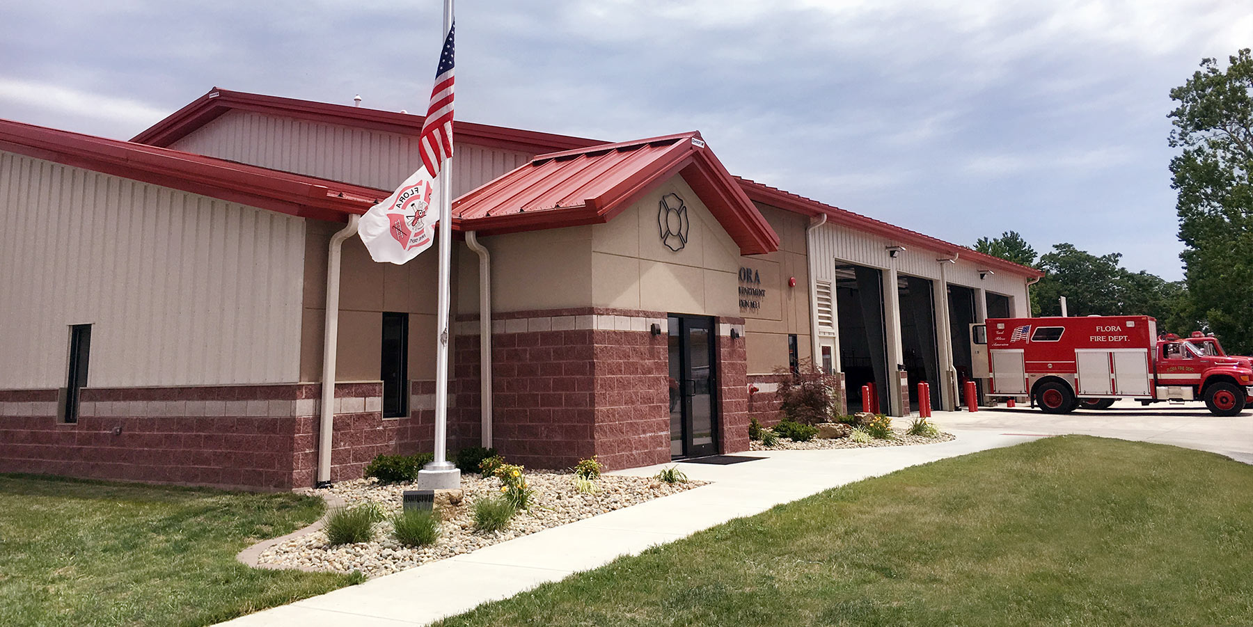 Exterior view of Flora Fire Department in Flora, Illinois